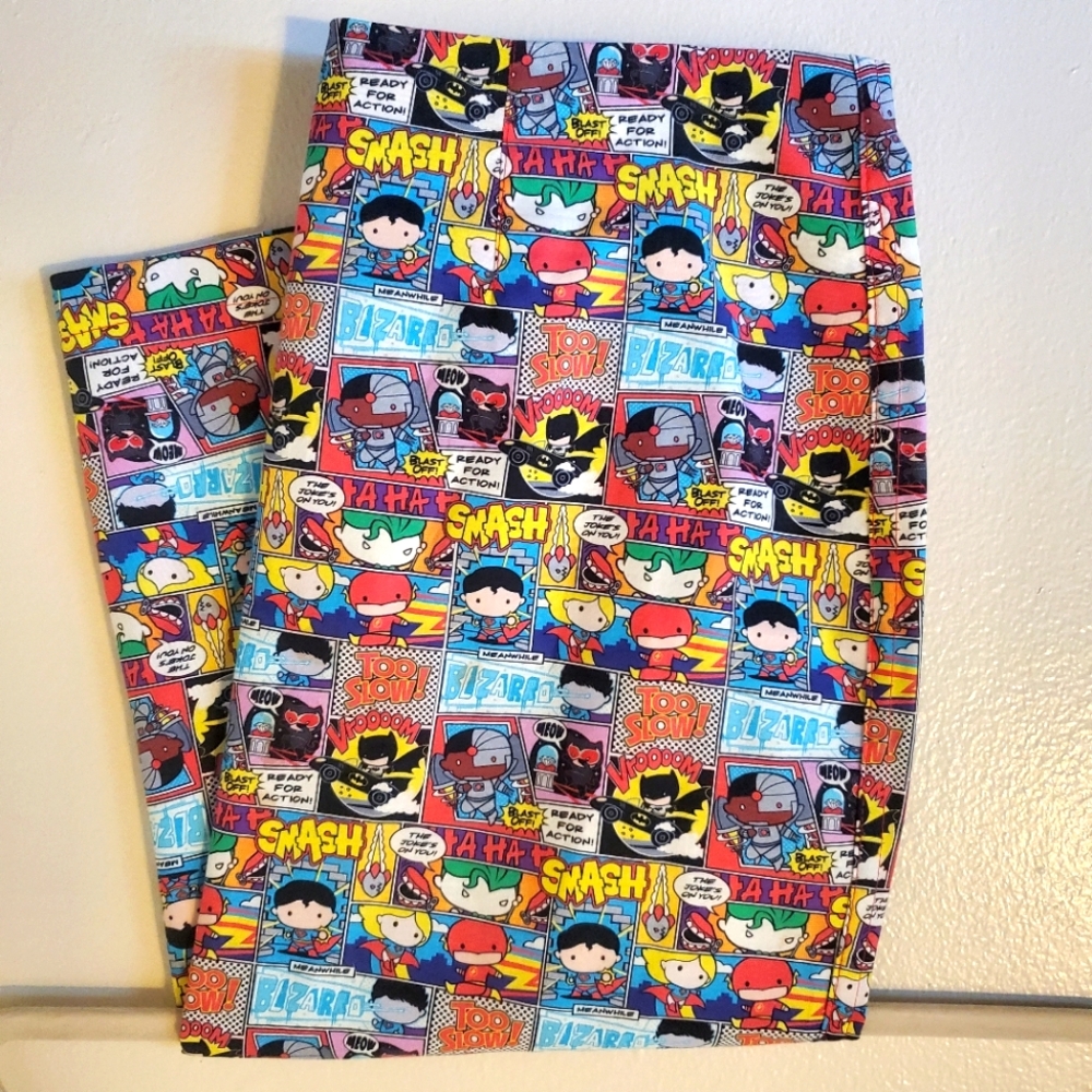 Novelty skirt tailored DC print Medium